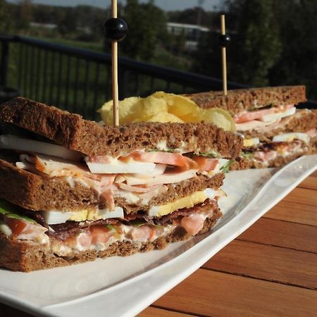 Cafe Brasserie Het Heerenhuis Het Kalf Kültér fotó