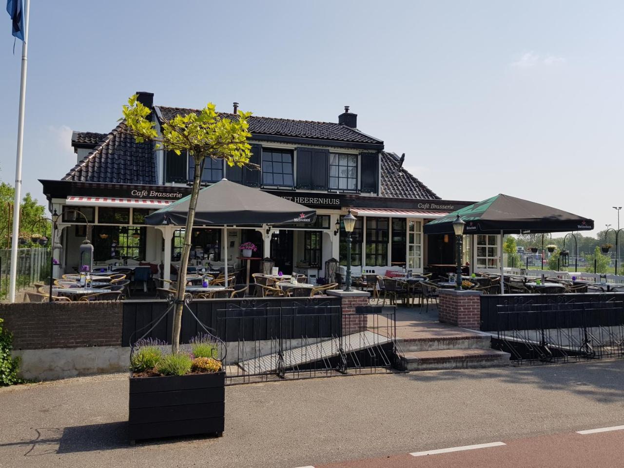 Cafe Brasserie Het Heerenhuis Het Kalf Kültér fotó